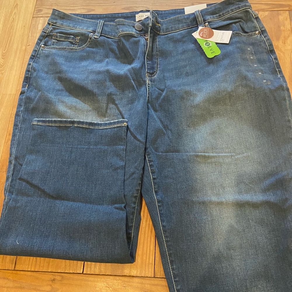 Lane Bryant  Boyfriend Capri Jeans Medium Wash w/ Rainbow Heart pocket detail
